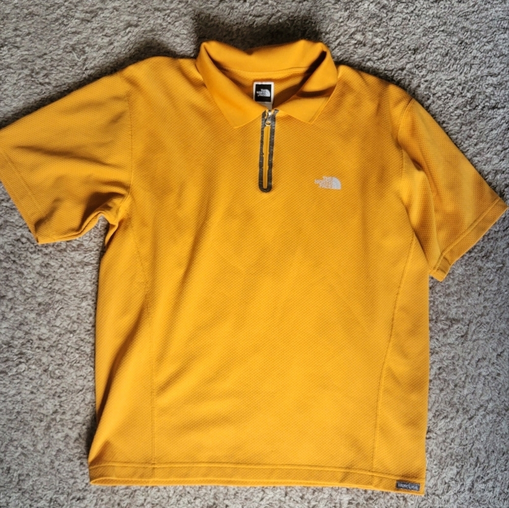 The North Face Men's Size M 1/4 Zip Up Polo, Golden Yellow,‎ Vapor Wick